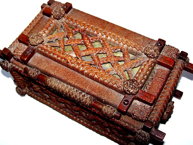 A Wonderful 19th century Sailor-Made "Nautical Fancy Ropework" Box. — image 3